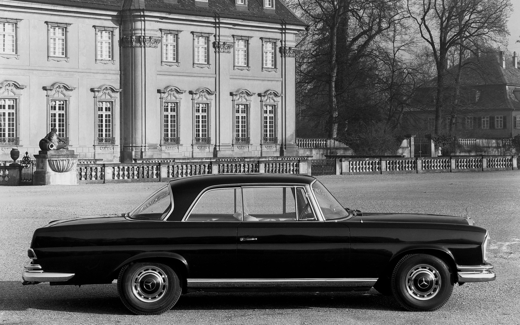 Mercedes-Benz 220SE (W111W112) '1959–65.jpg