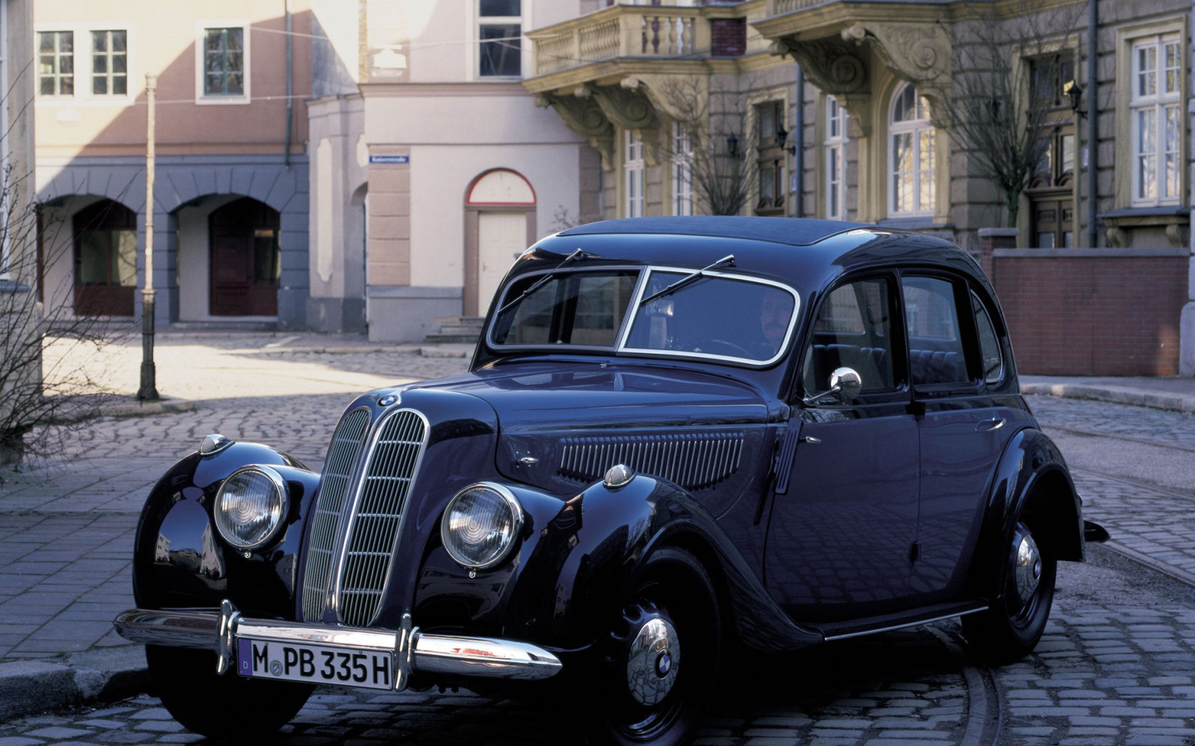 BMW 335 Limousine '1939–41.jpg