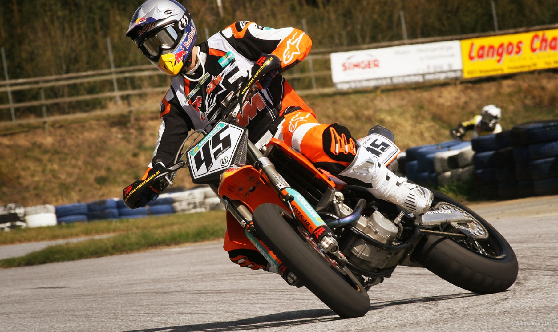 KTM_Team_Shooting_Supermoto_Austria_2007_Rene_Esterbauer_01_1440x900.jpg