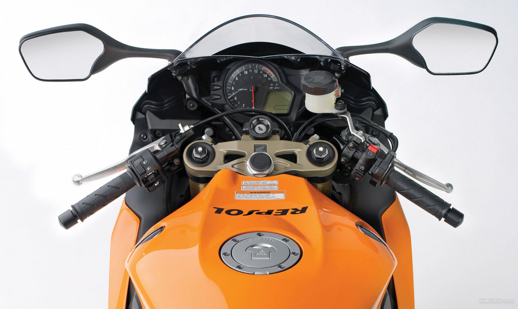 Honda_CBR1000RR_2010_10_1440x900.jpg