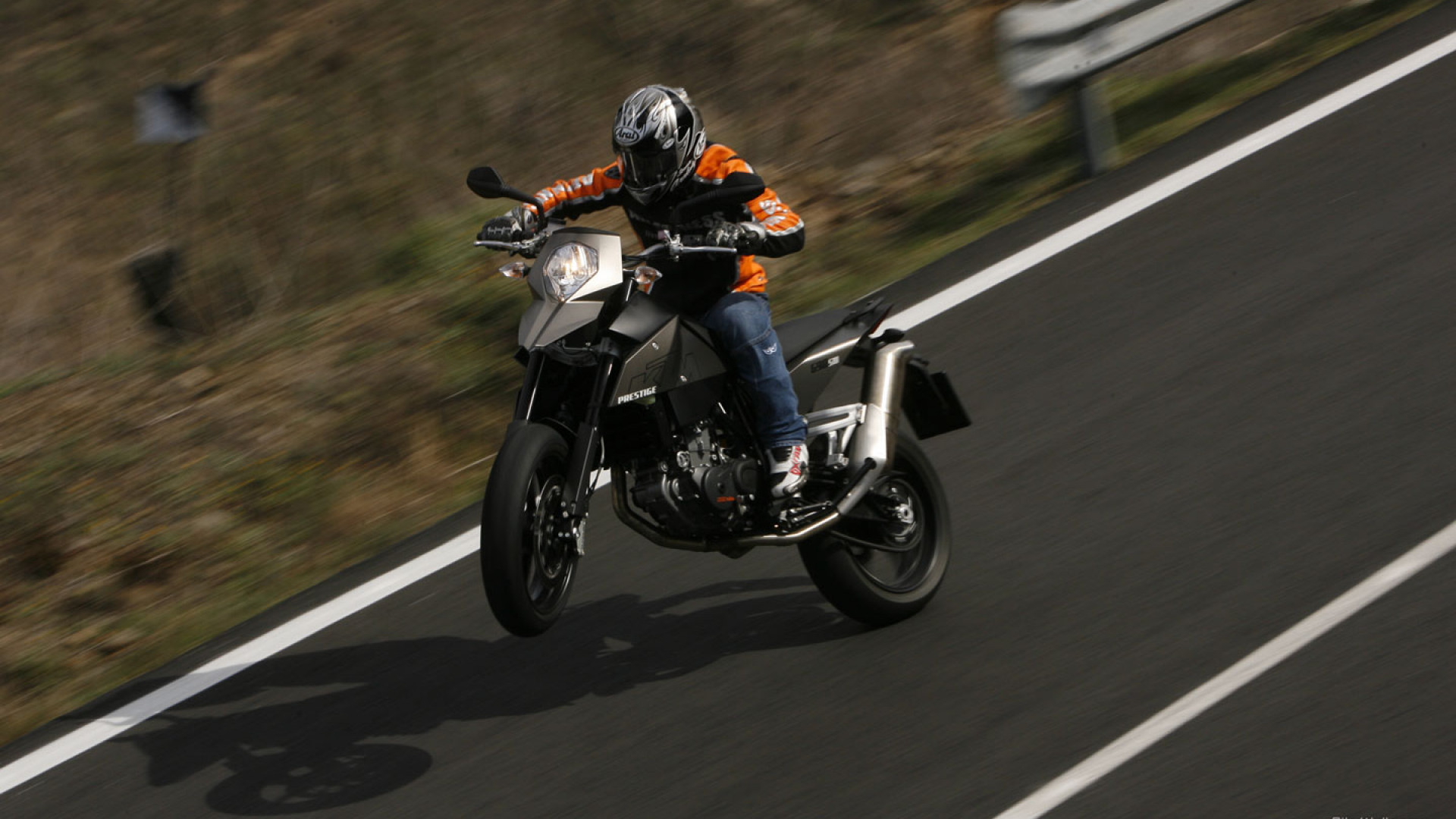 KTM_690SM_ok2_2007_01_1440x900.jpg