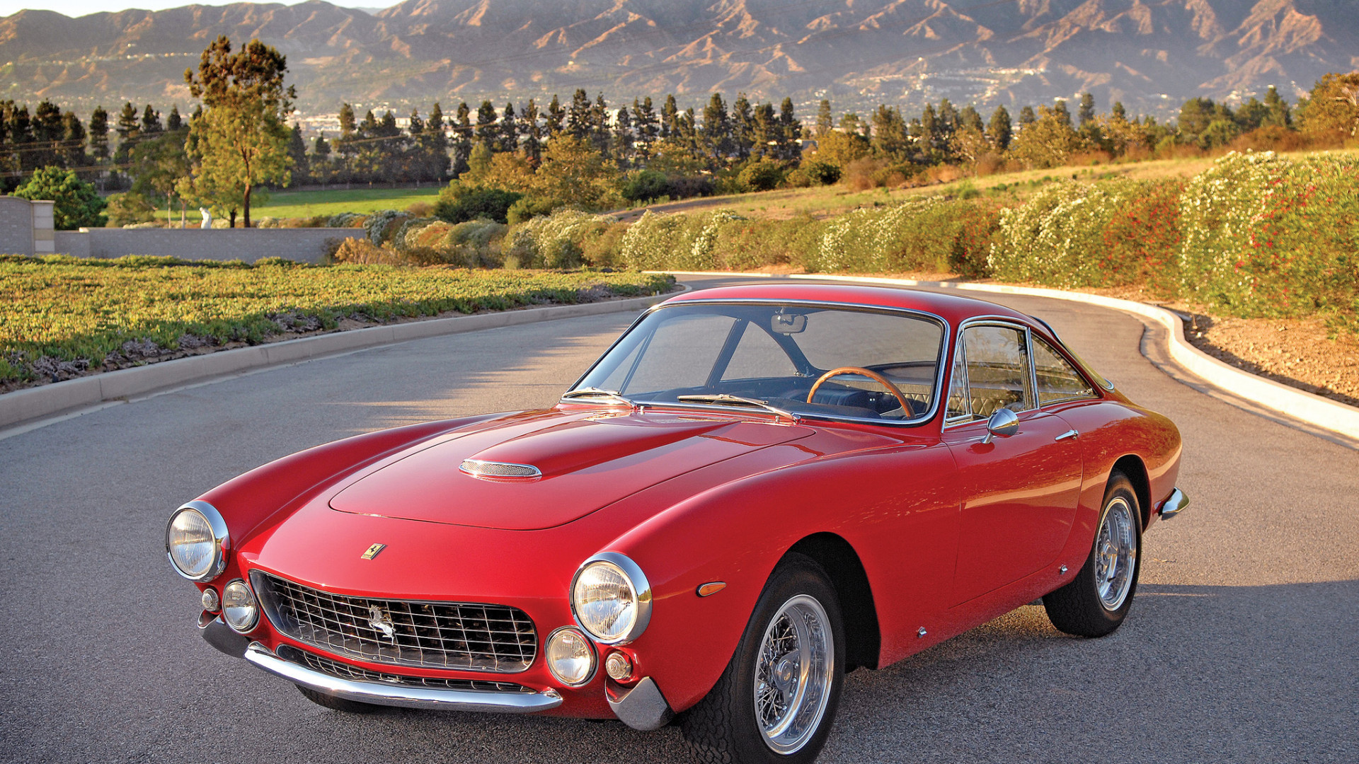 Ferrari 250 GT Lusso '1962–64 дизайн Pininfarina.jpg