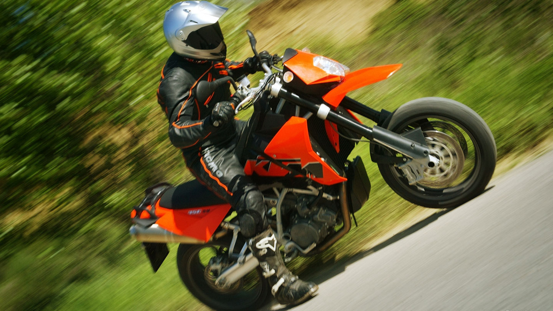 KTM_950_Supermoto_2005_18_1440x900.jpg