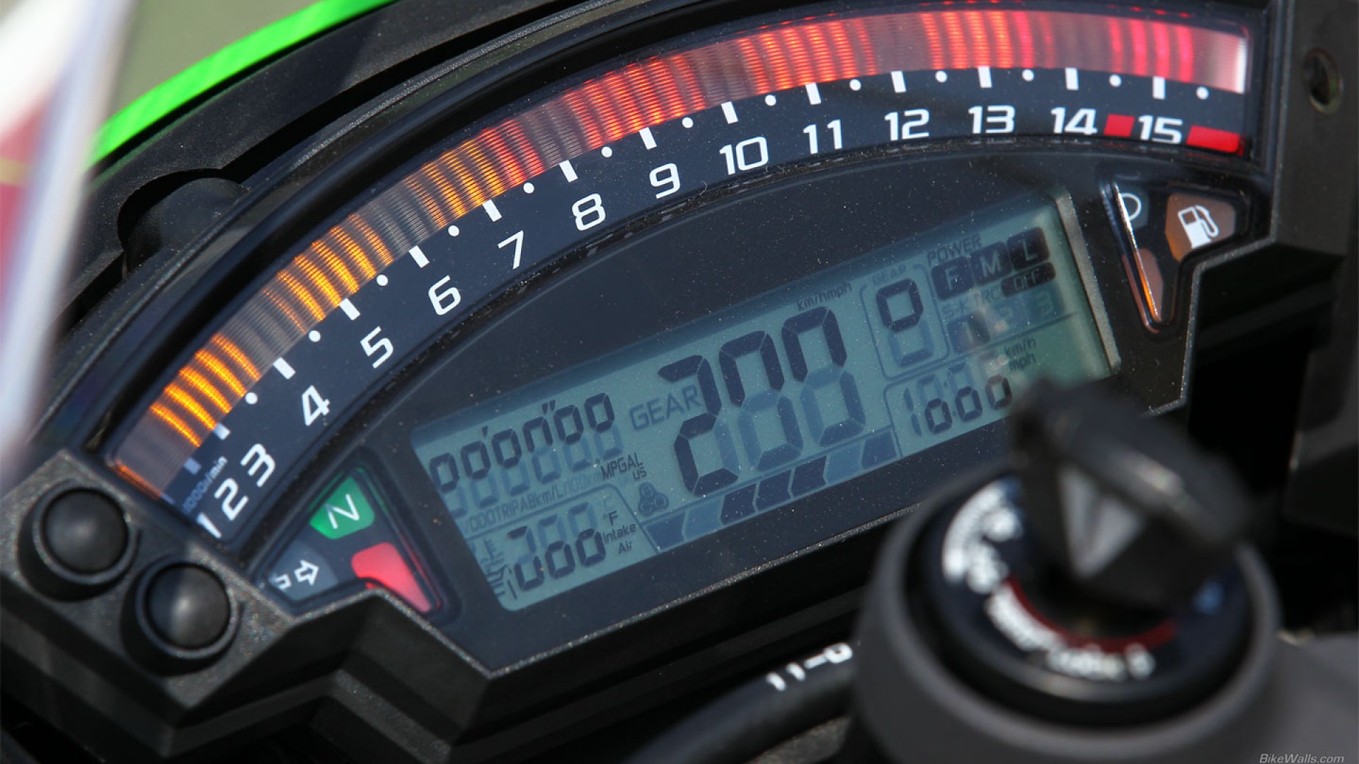 Kawasaki_Ninja_ZX-10R_2011_42_1440x900.jpg