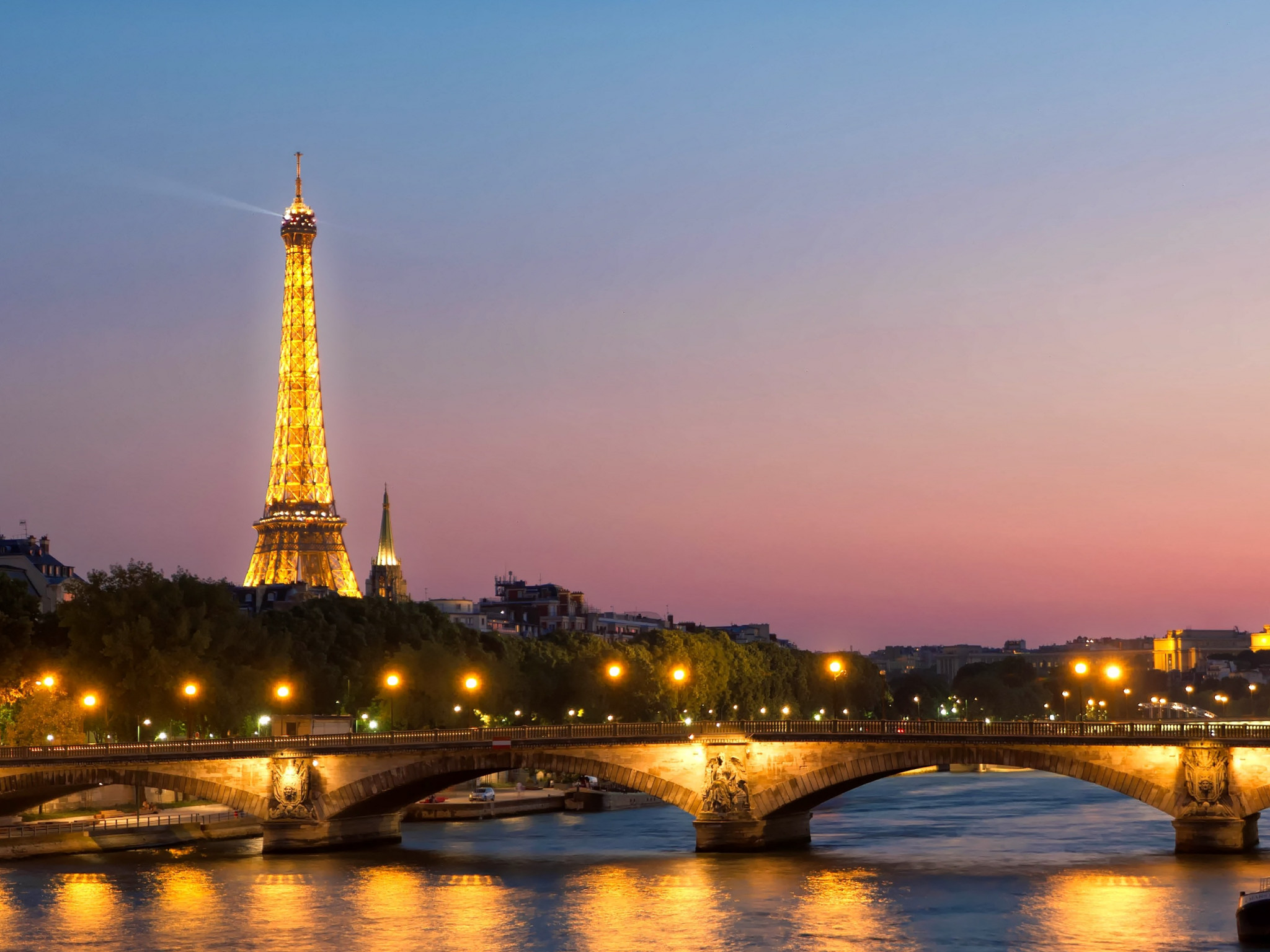 Widok na Wieżę Eiffla w Paryżu