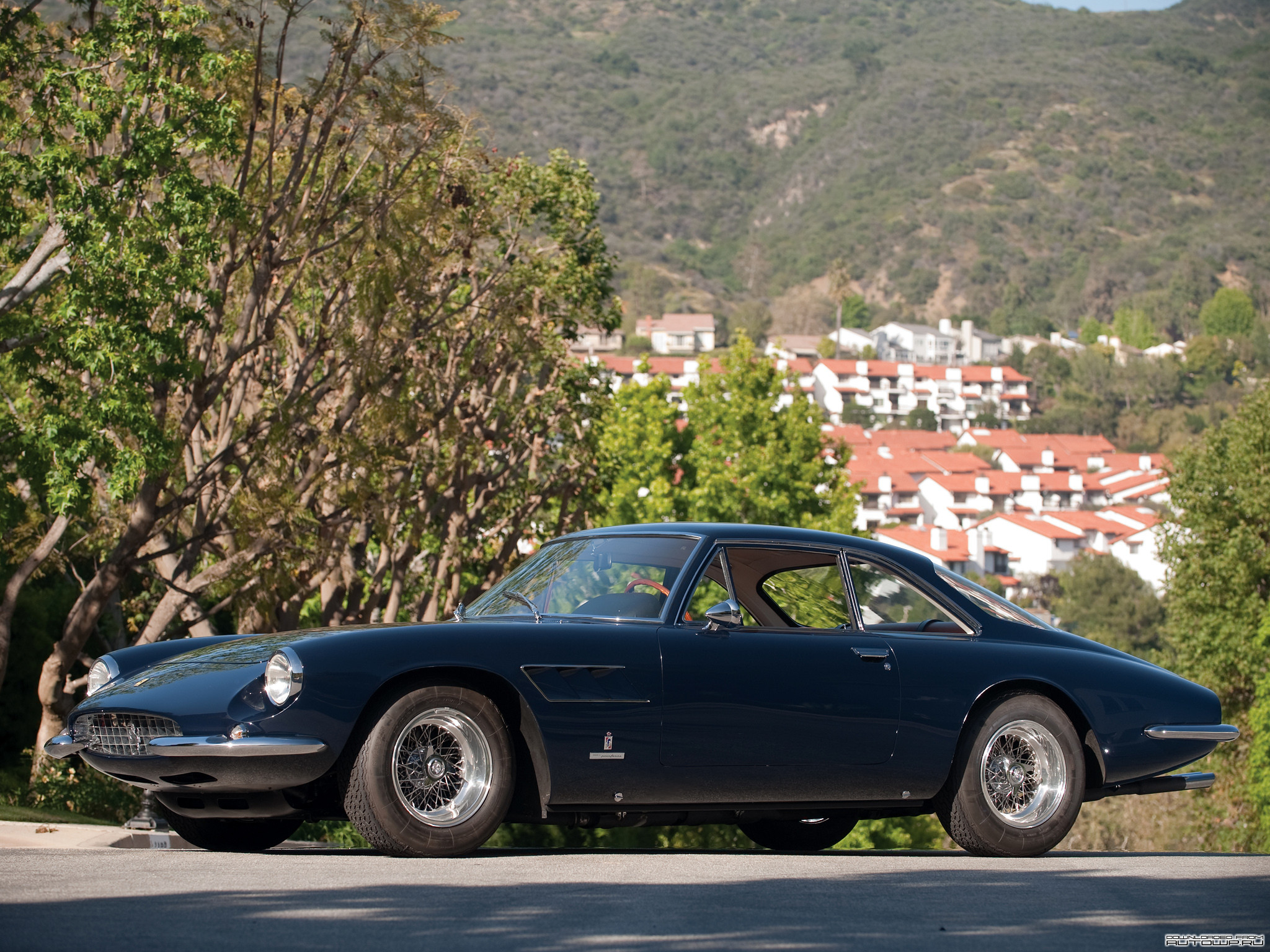 Ferrari 500 Superfast '1964–66 дизайн Pininfarina.jpg