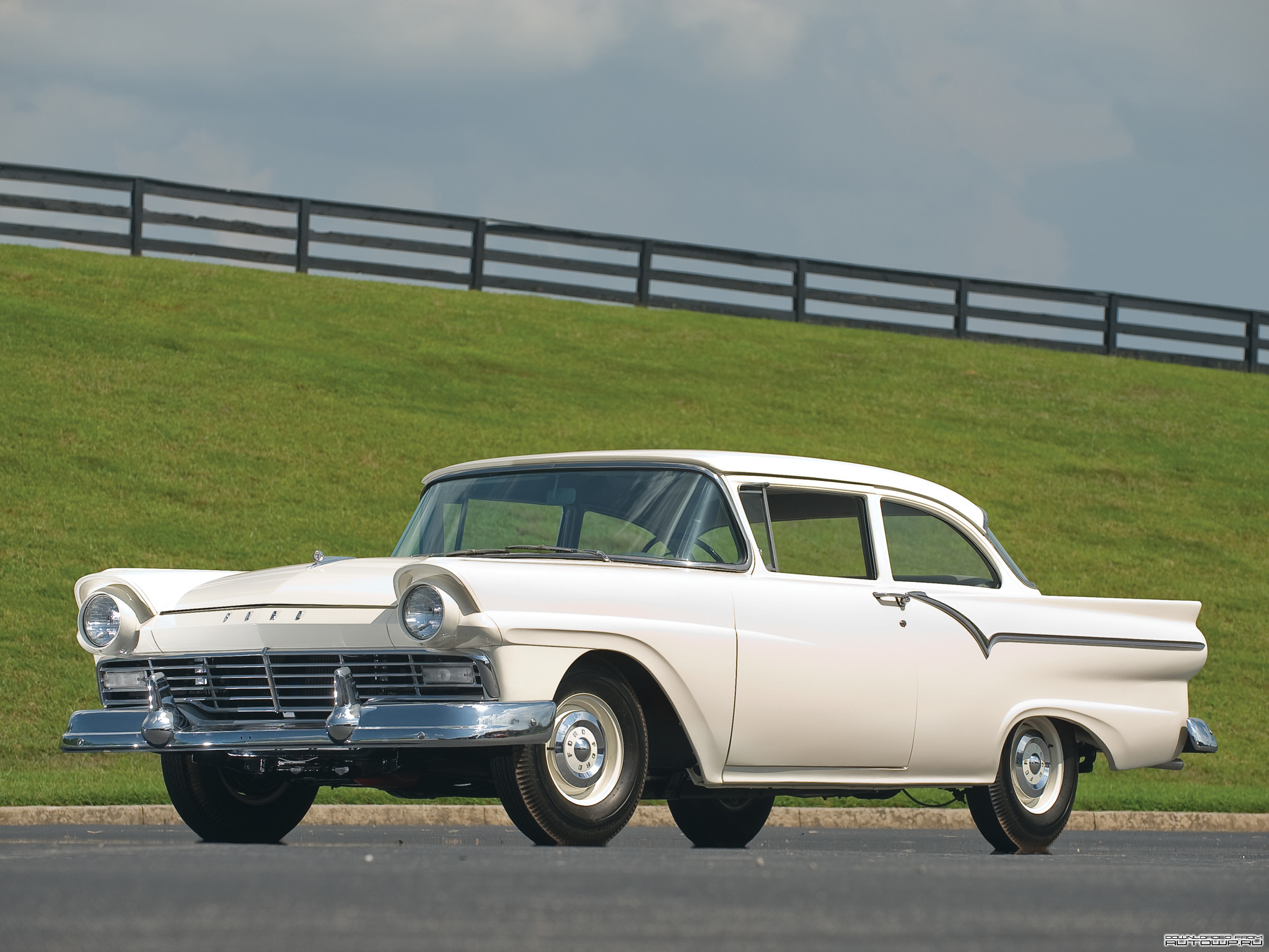 Ford Custom Tudor Sedan 312 ''Thunderbird Special'' '1957.jpg