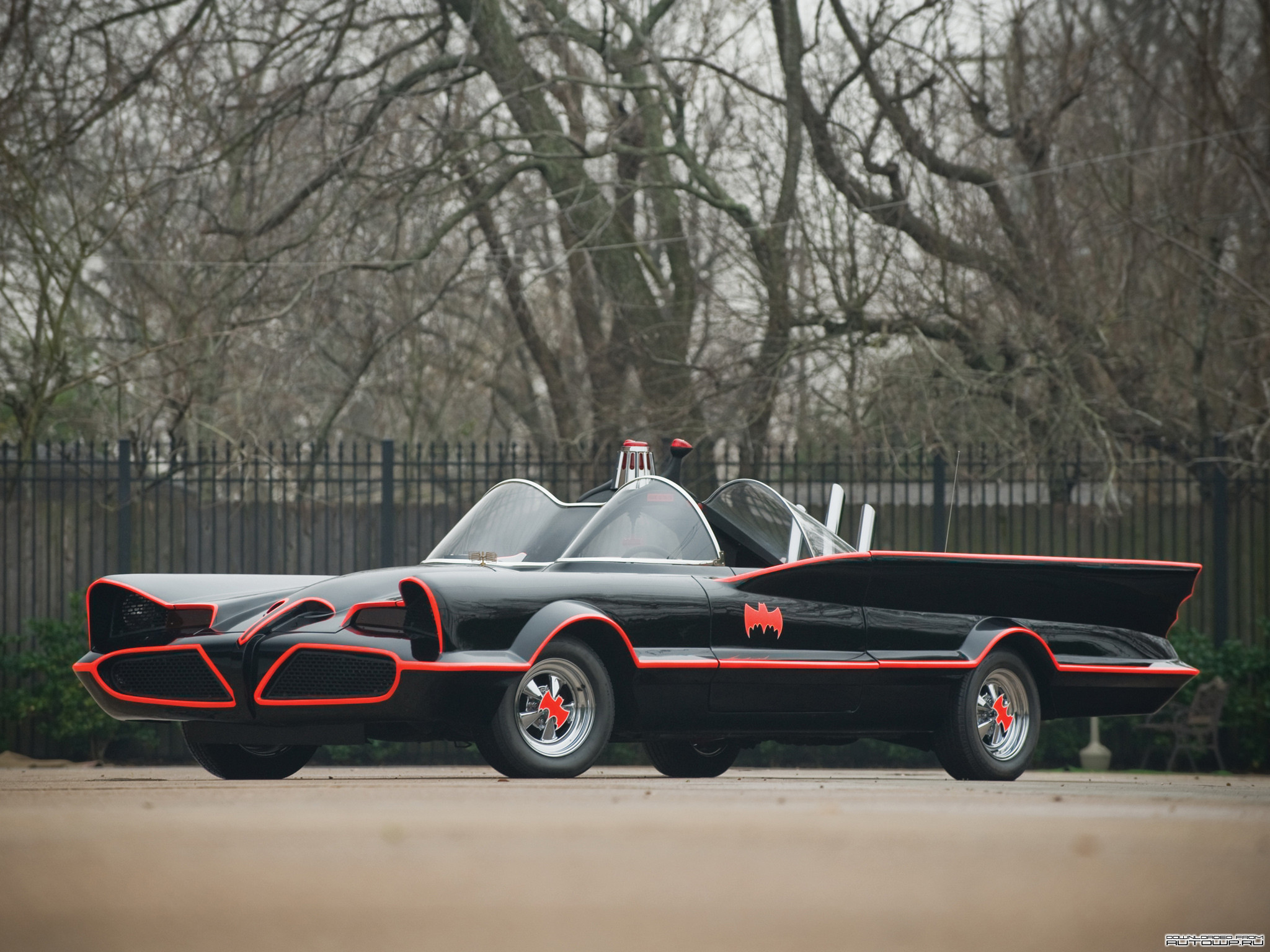 Lincoln Futura Batmobile by Barris Kustom '1966.jpg