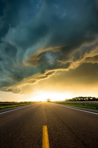 Chmury nad drogą