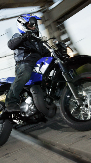 Yamaha_DT125X_200509_1440x900.jpg