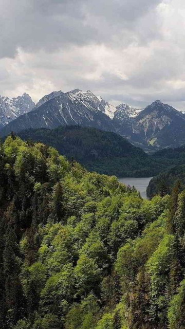 Stary zamek w górach