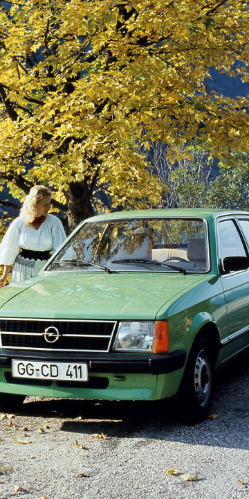 Opel Kadett 2-door (D) '1979–81.jpg