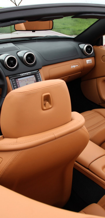 2013-Ferrari-California-interior.jpg