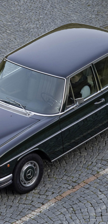 Mercedes-Benz E-Klasse (W114115) '1967–76.jpg