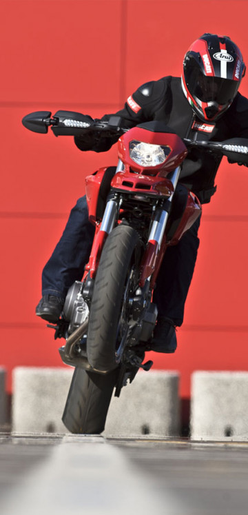 Ducati_Hypermotard_796_2010_30_1440x900.jpg