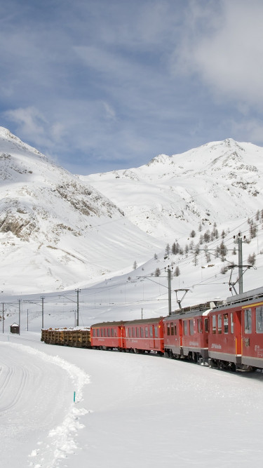 Kolejka Bernina, Góry, Śnieg