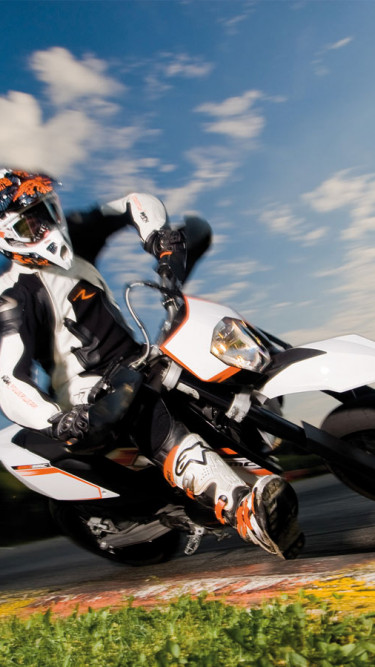 KTM_690_SMC_2010_07_1440x900.jpg