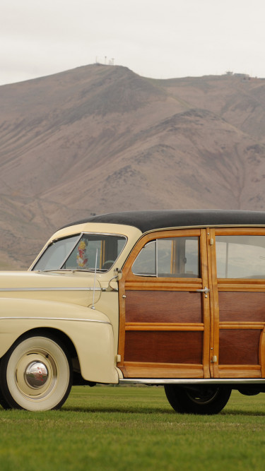 Ford Super Deluxe Station Wagon '1946.jpg