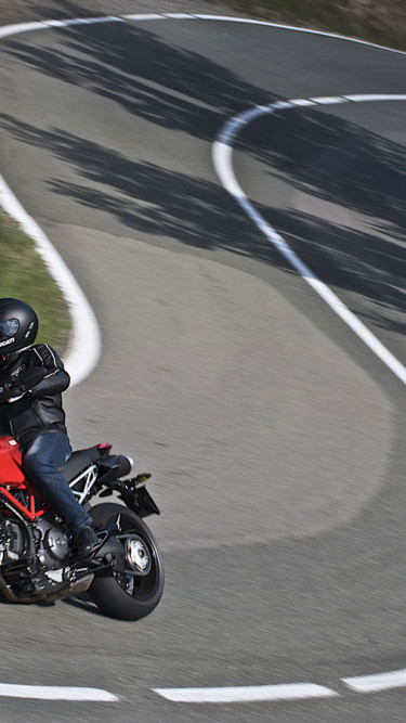 Ducati_Hypermotard_796_2010_29_1440x900.jpg