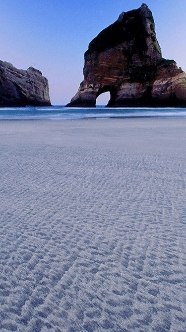 Plaża i skały w morzu