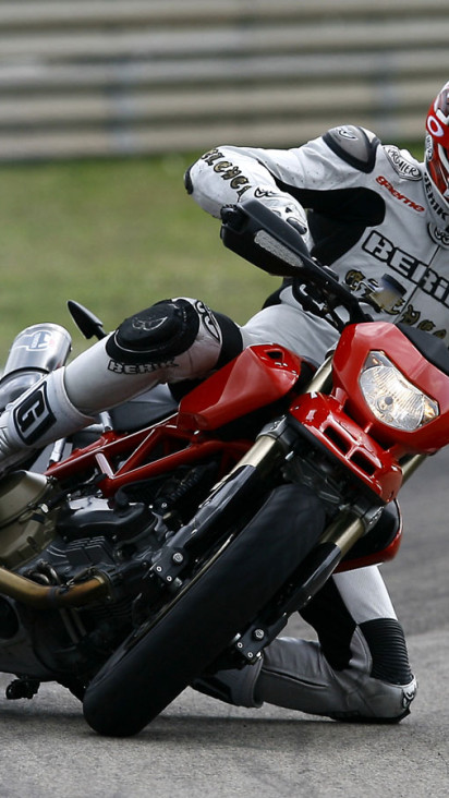 Ducati_hypermotard-a_2007_03_1440x900.jpg