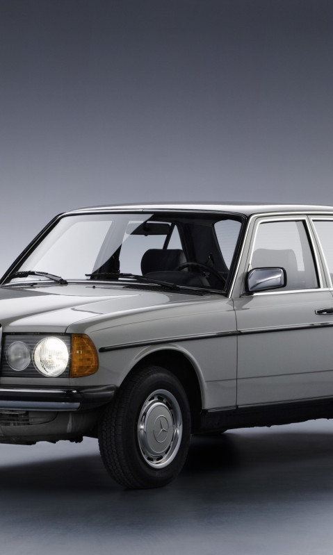 Mercedes-Benz 200 (W123) '1976–85.jpg