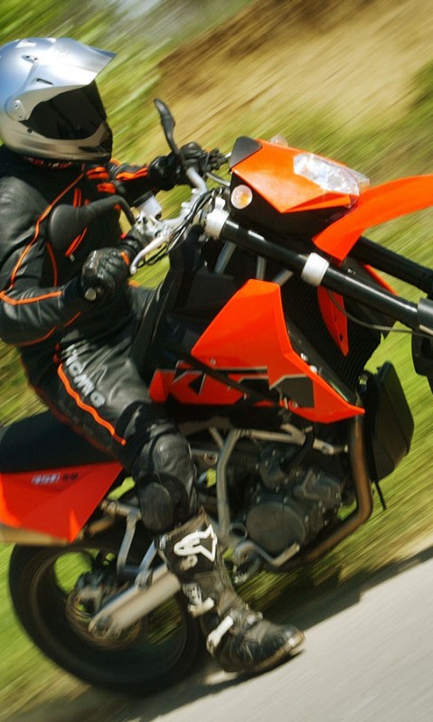 KTM_950_Supermoto_2005_18_1440x900.jpg