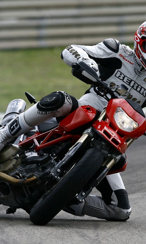 Ducati_hypermotard-a_2007_03_1440x900.jpg