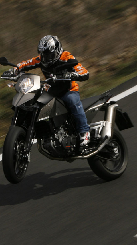 KTM_690SM_ok2_2007_01_1440x900.jpg