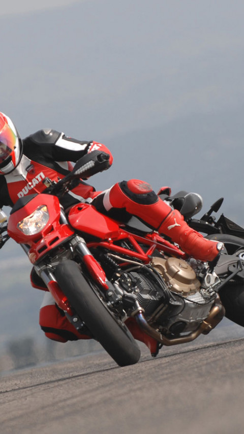 Ducati_hypermotard-a_2007_02_1440x900.jpg