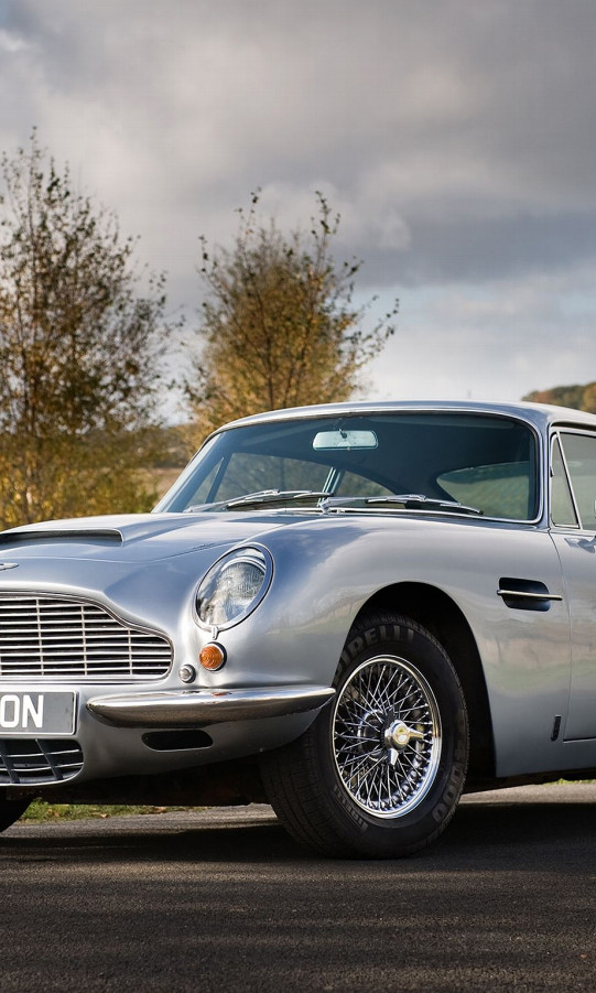 Aston Martin DB6 '1965–69.jpg