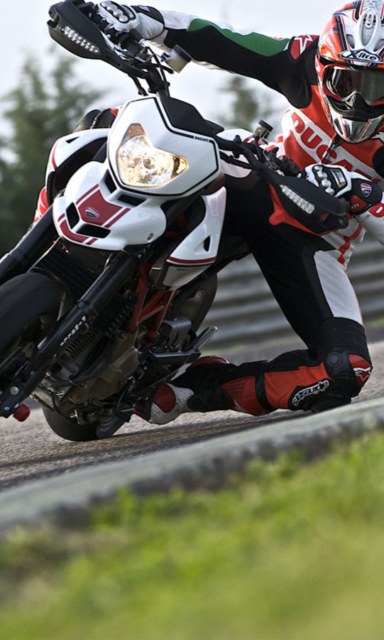 Ducati_Hypermotard_1100evo_2010_19_1440x900.jpg