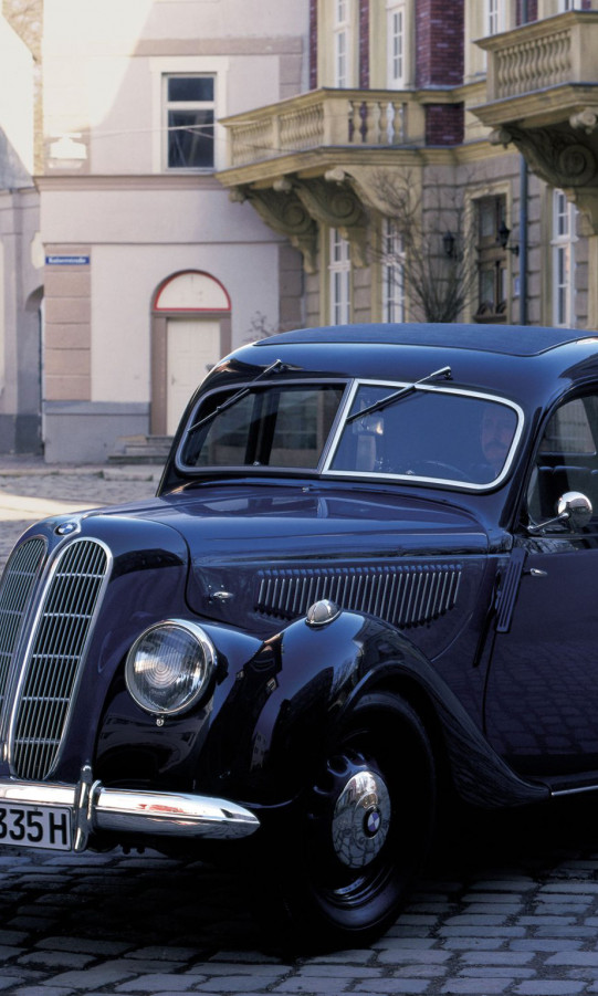 BMW 335 Limousine '1939–41.jpg