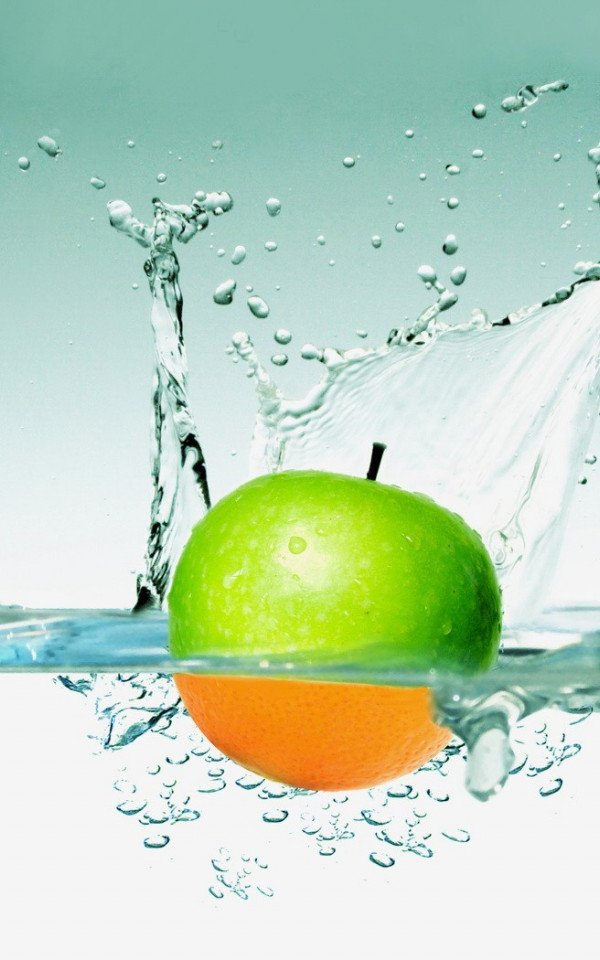 Jabłko w bryzie wody
