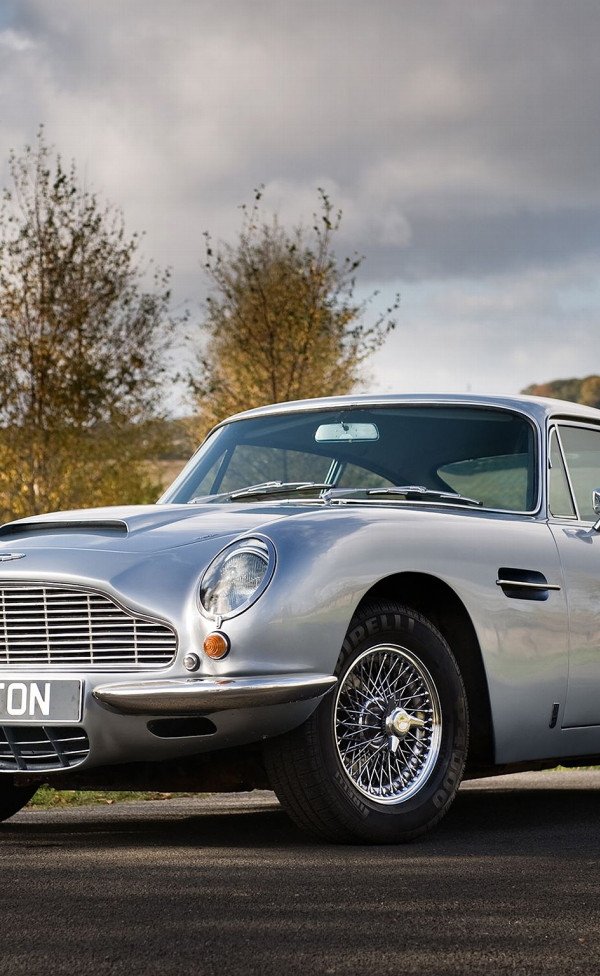 Aston Martin DB6 '1965–69.jpg