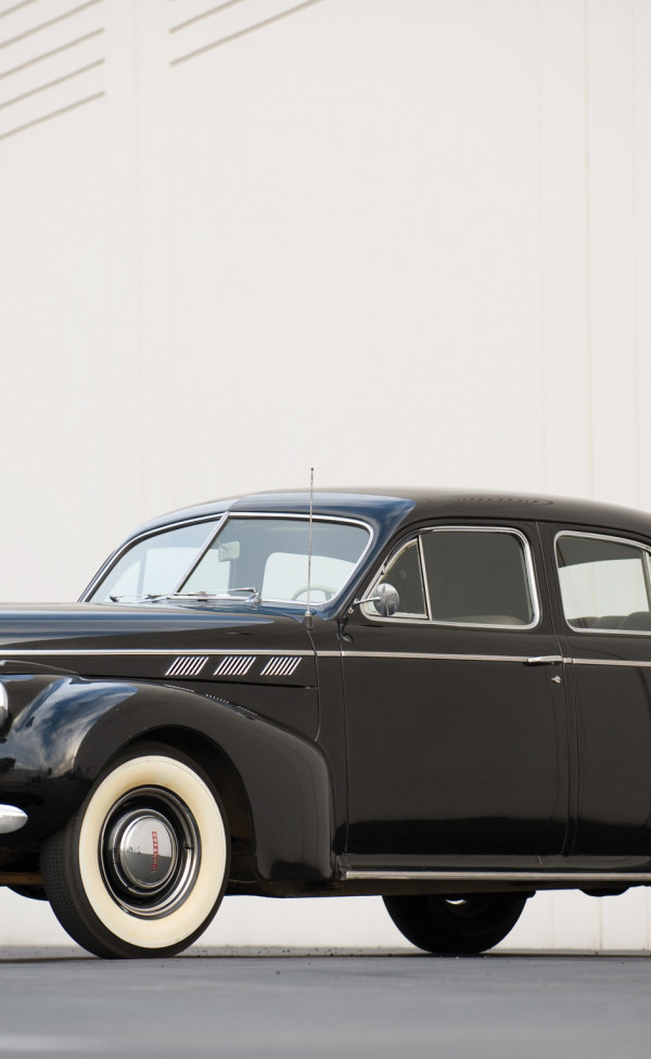 Pontiac Torpedo 8 Touring Sedan '1940.jpg