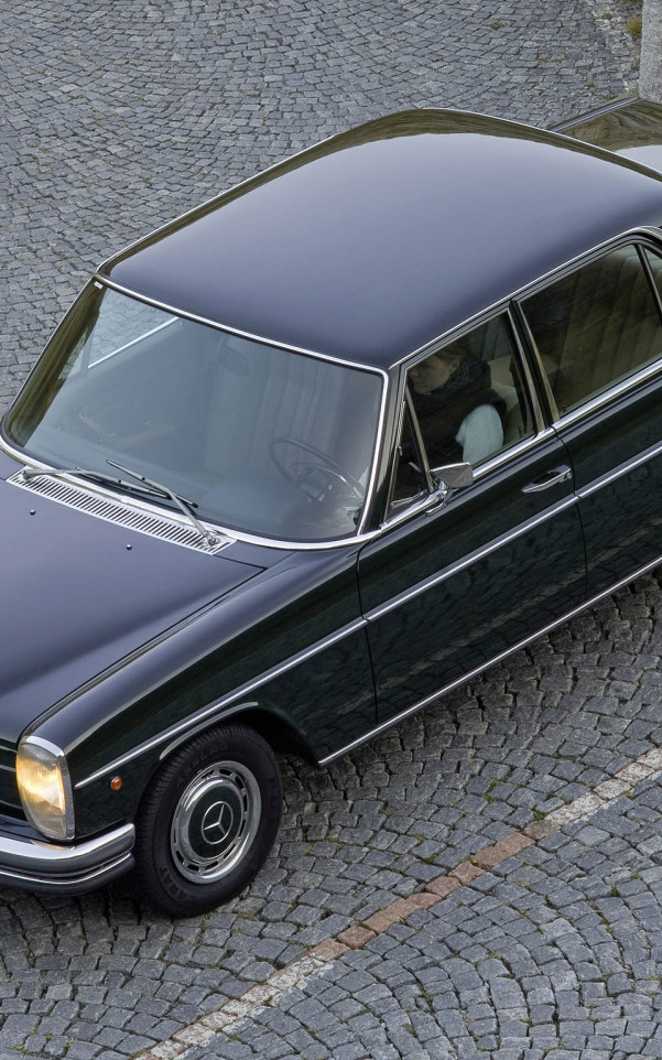 Mercedes-Benz E-Klasse (W114115) '1967–76.jpg