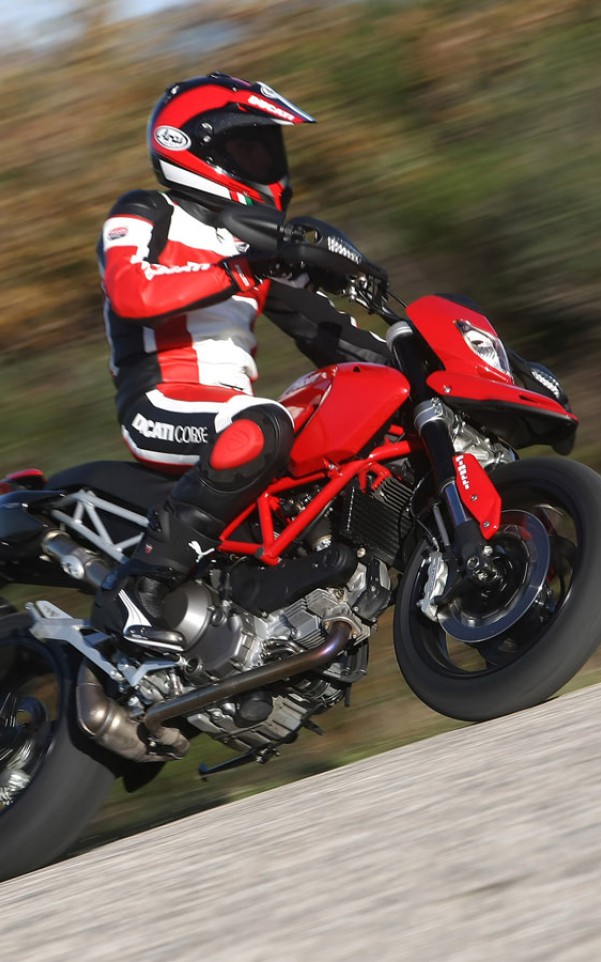Ducati_Hypermotard_1100evo_2010_04_1440x900.jpg