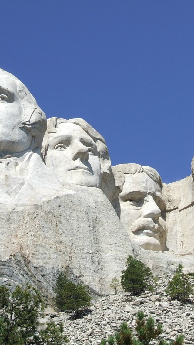 Pomnik Mount Rushmore wyżeźbiony w skałach