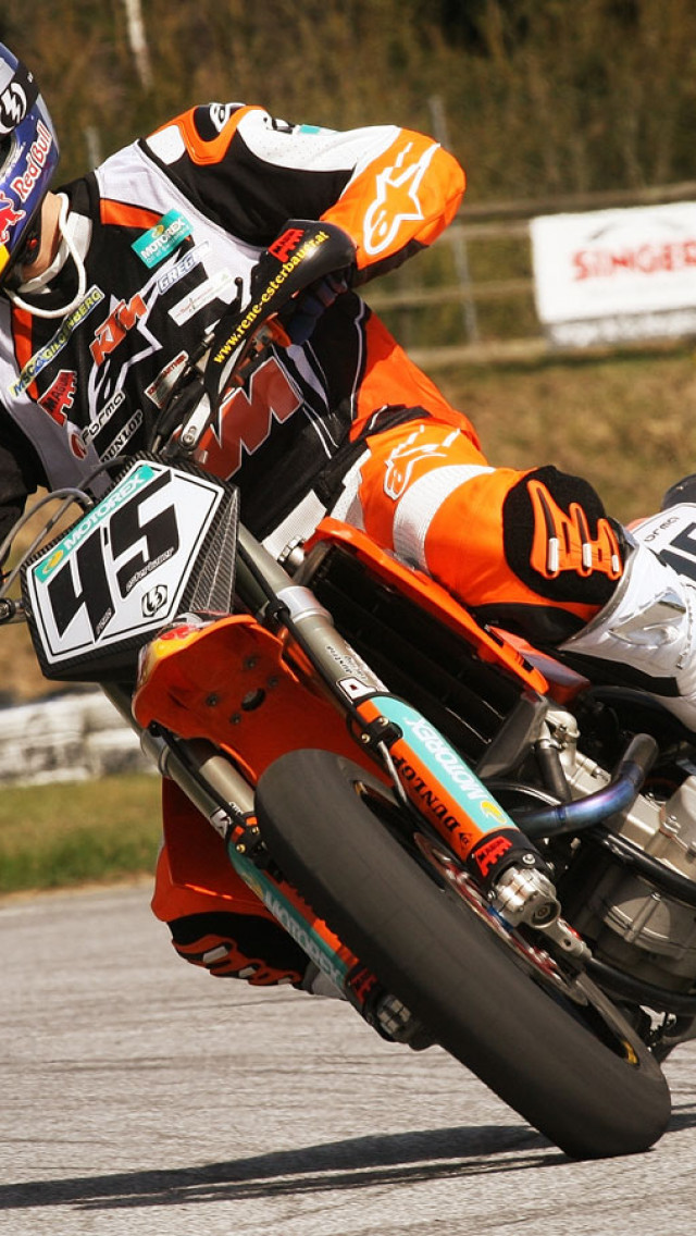 KTM_Team_Shooting_Supermoto_Austria_2007_Rene_Esterbauer_01_1440x900.jpg