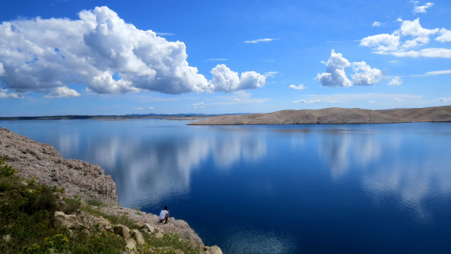 Malownicze jezioro i góry