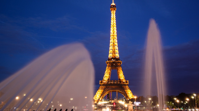 Paryż i piękny widok na Wieżę Eiffla