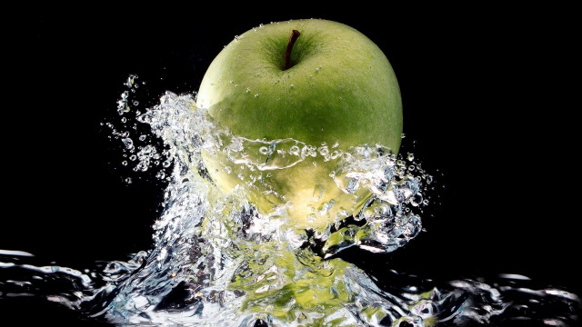 Jabłko z bryzą wody