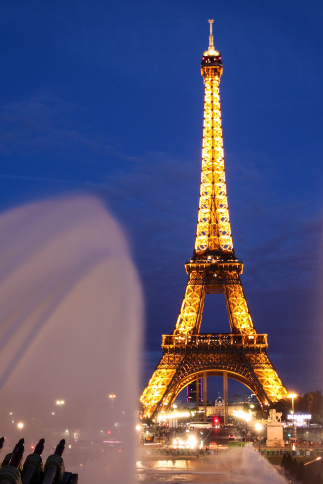 Paryż i piękny widok na Wieżę Eiffla