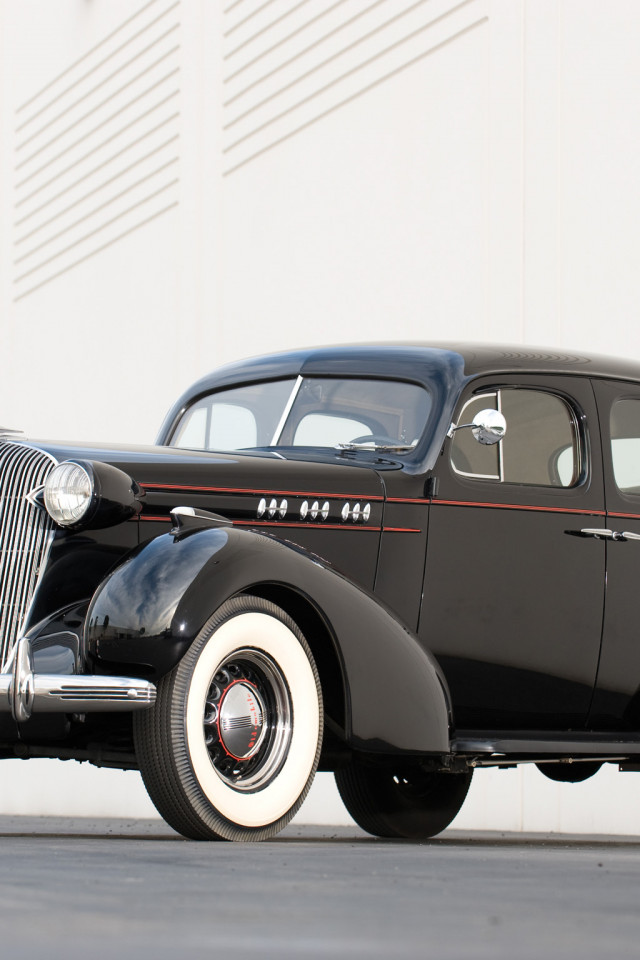 Oldsmobile 6 Touring Sedan '1936.jpg