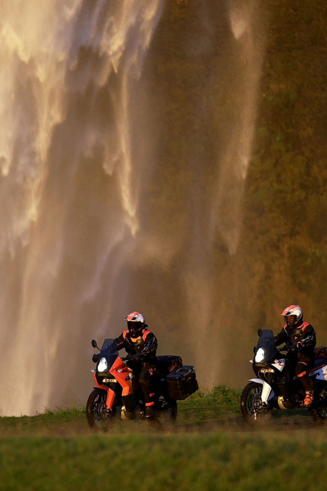 KTM_990_Adventure_2011_18_1440x900.jpg