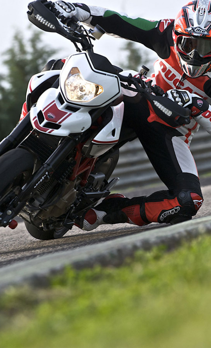 Ducati_Hypermotard_1100evo_2010_19_1440x900.jpg