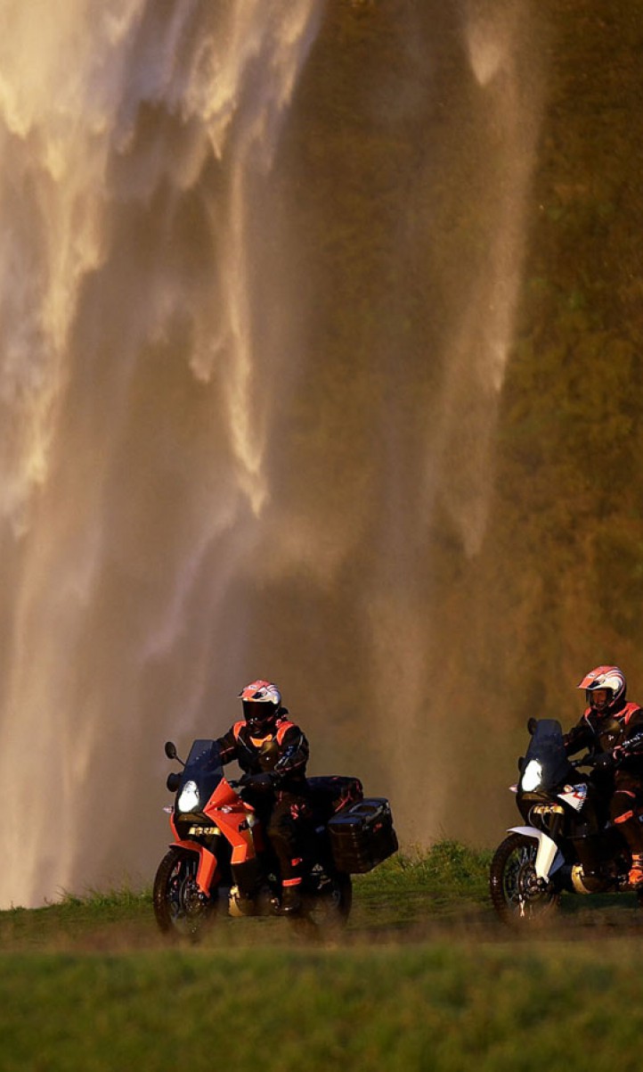 KTM_990_Adventure_2011_18_1440x900.jpg