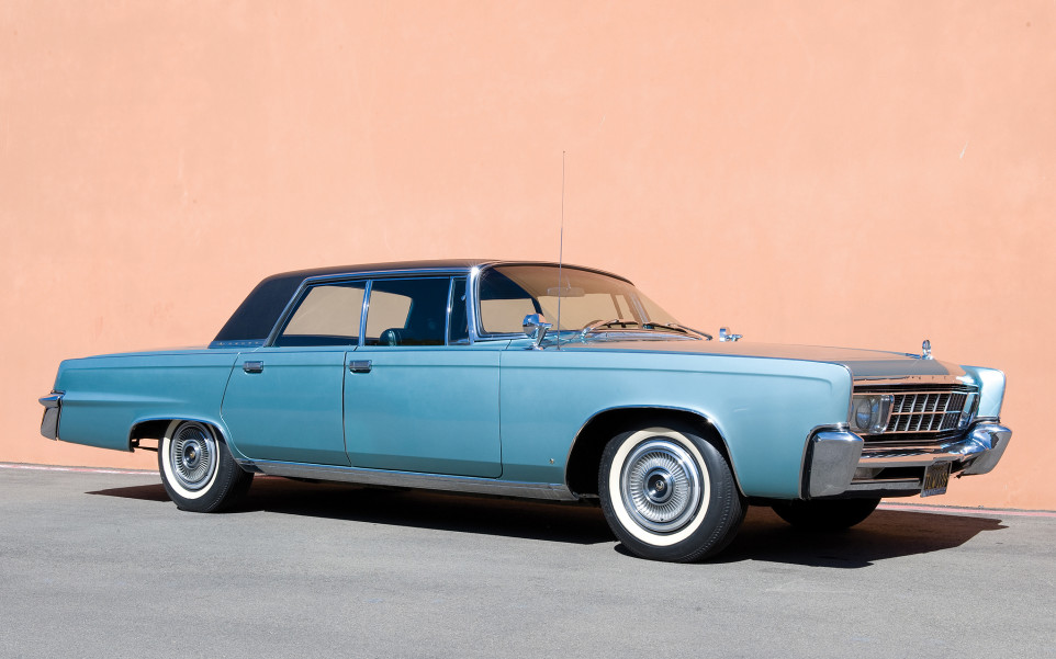 Chrysler Imperial Crown Hardtop Sedan '1966.jpg