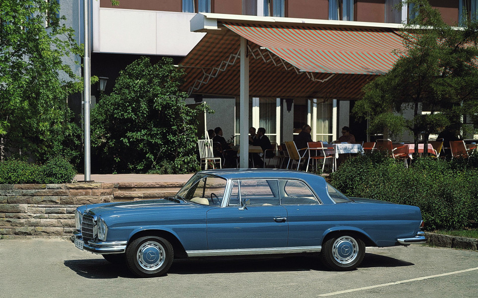 Mercedes-Benz 280SE 3.5 Coupe (W111 W112) 1969–71.jpg